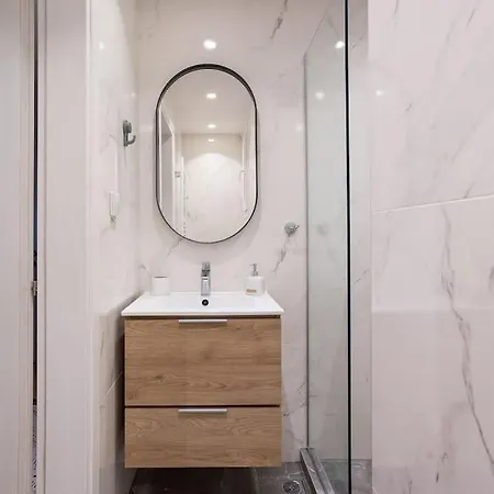 Red Velvet Near Centre Apartman