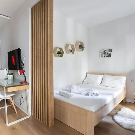 Red Velvet Near Centre *