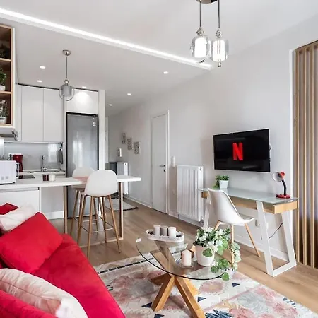 Red Velvet Near Centre